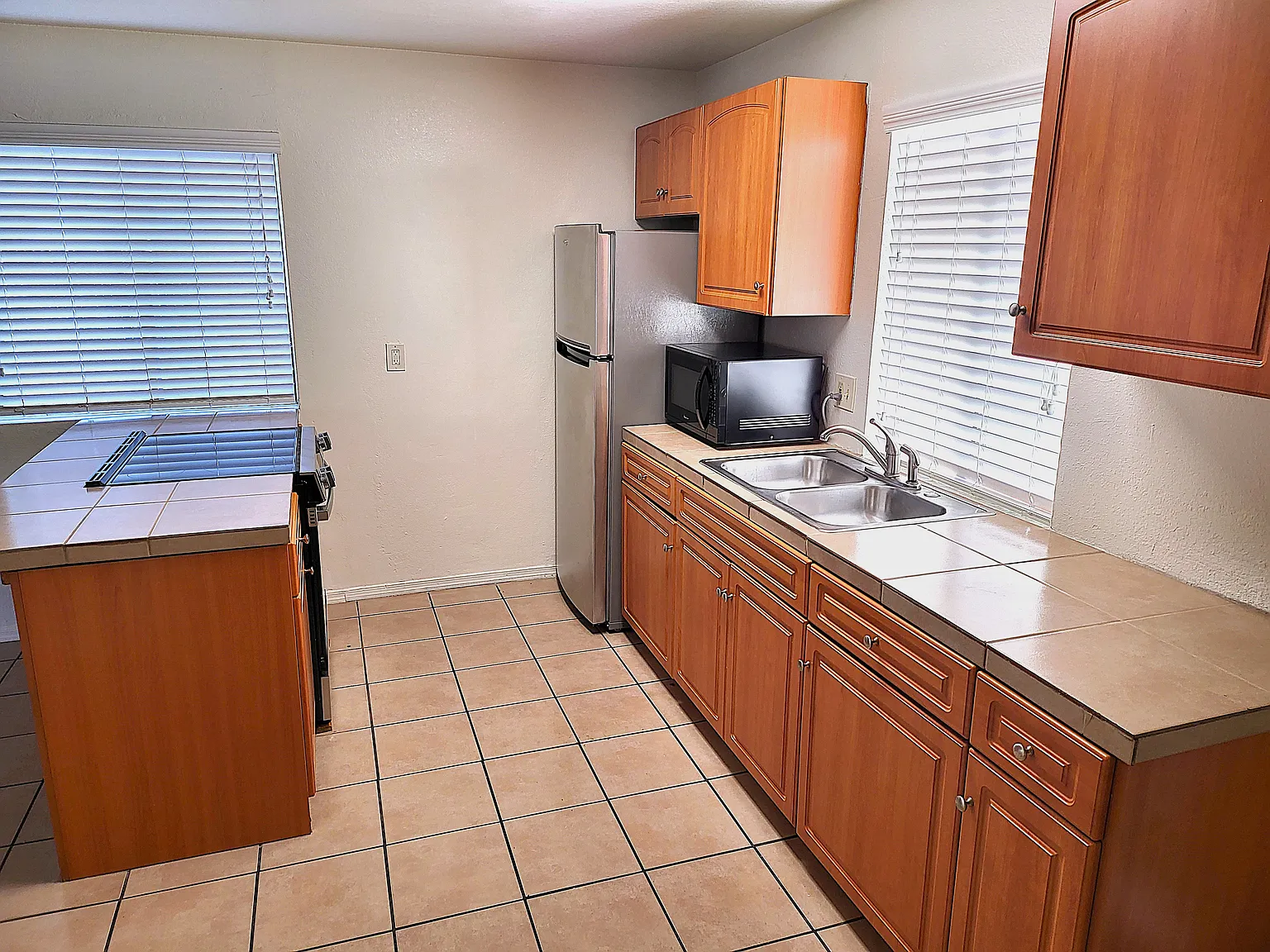 581 E Calle Arizona — Photo 3