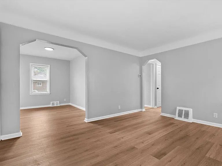 19953 Regent Dr — Photo 5