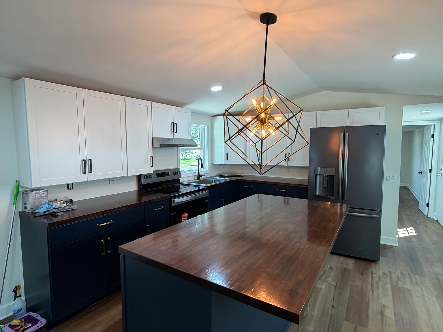 2 bed, 950 sqft, $2,250 — Photo 2