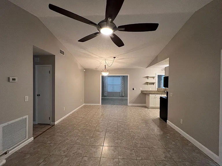 1018 Landsdowne Dr — Photo 8