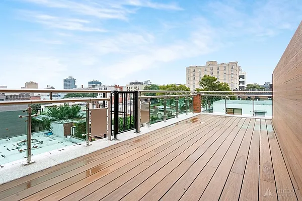 Rented by Anchor Associates | media 32