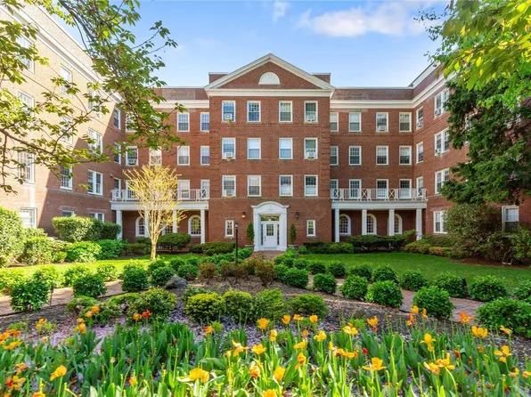 90 Knightsbridge Road #3-A, Great Neck, NY 11021