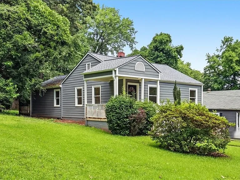 1464 Hawthorne Ave NW — Photo 3