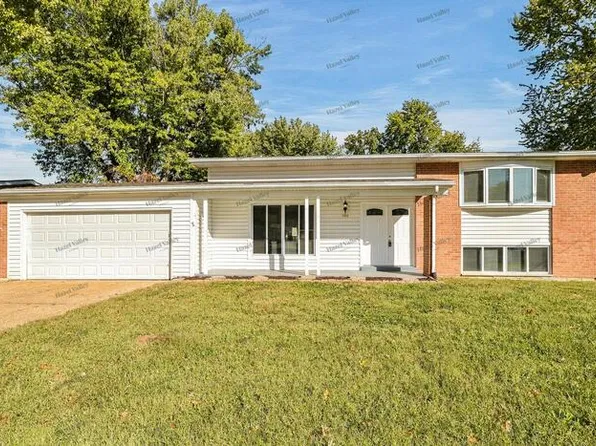 725 Charvel Dr, Florissant, MO 63031