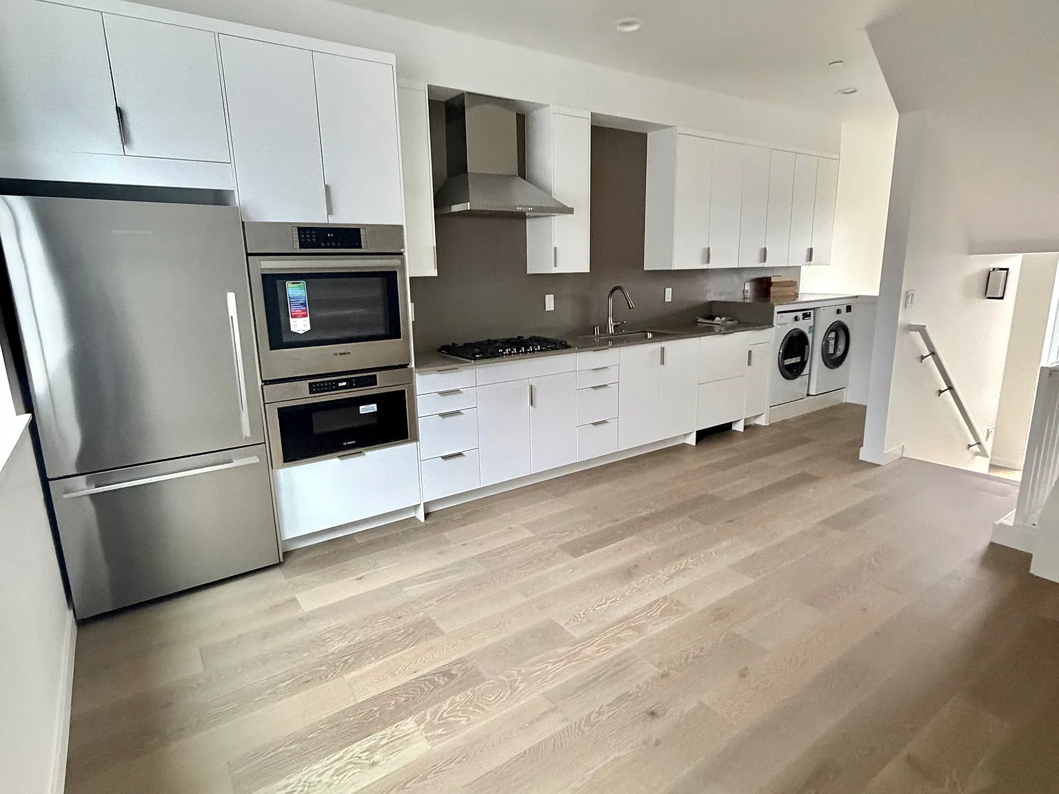3 bed, 1320 sqft, $3,950 — Photo 2