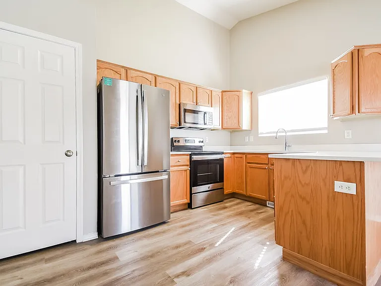 3406 W Luge Ln — Photo 6