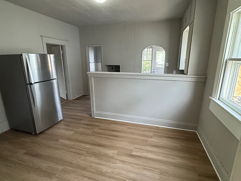 422 N Klein St — Photo 5