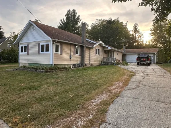 394 South St, Burlington, IL 60109