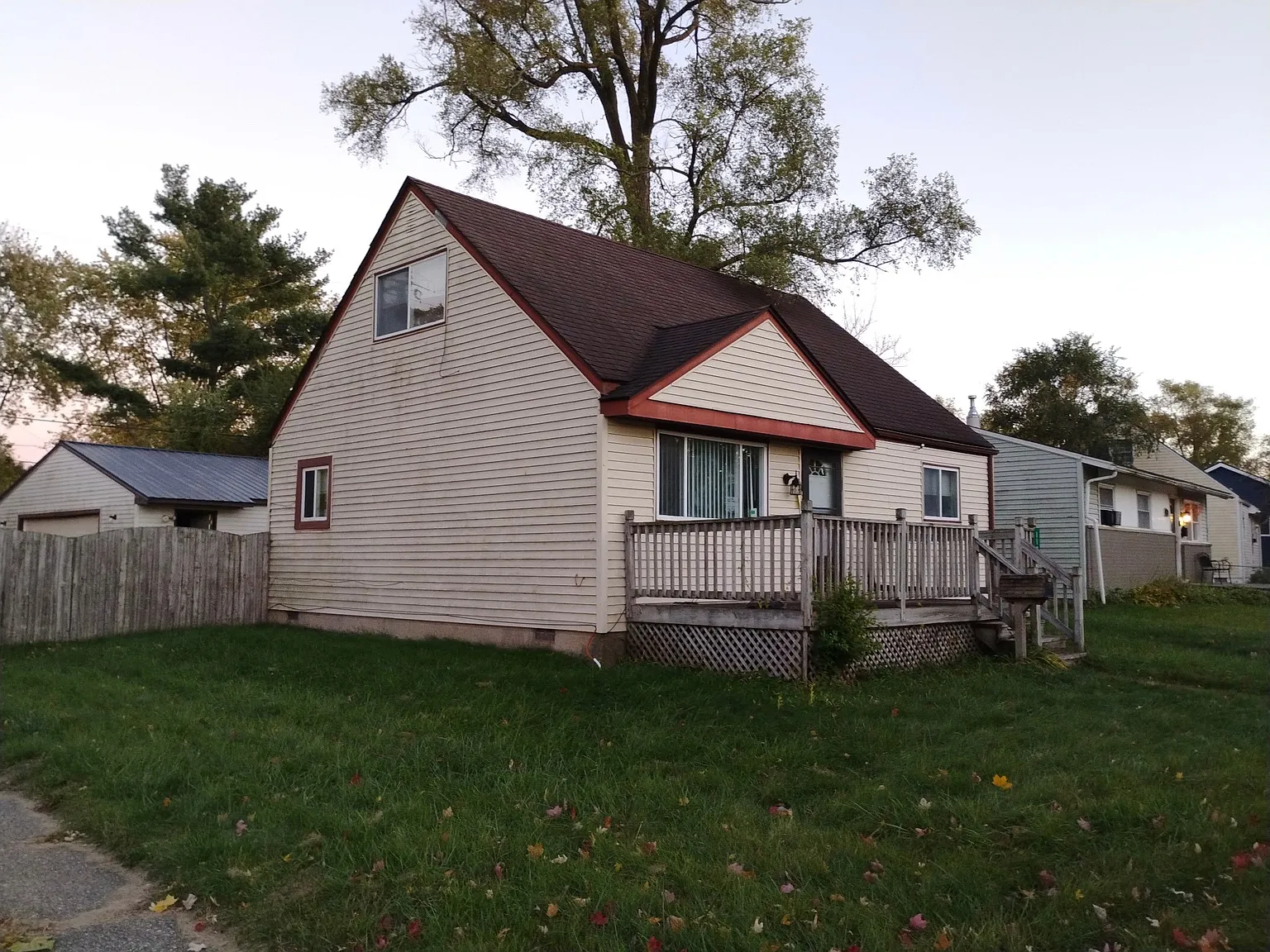 1192 Rambling Rd — Photo 2