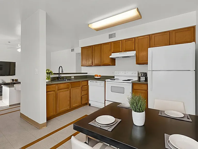 2302 W Colter St — Photo 3