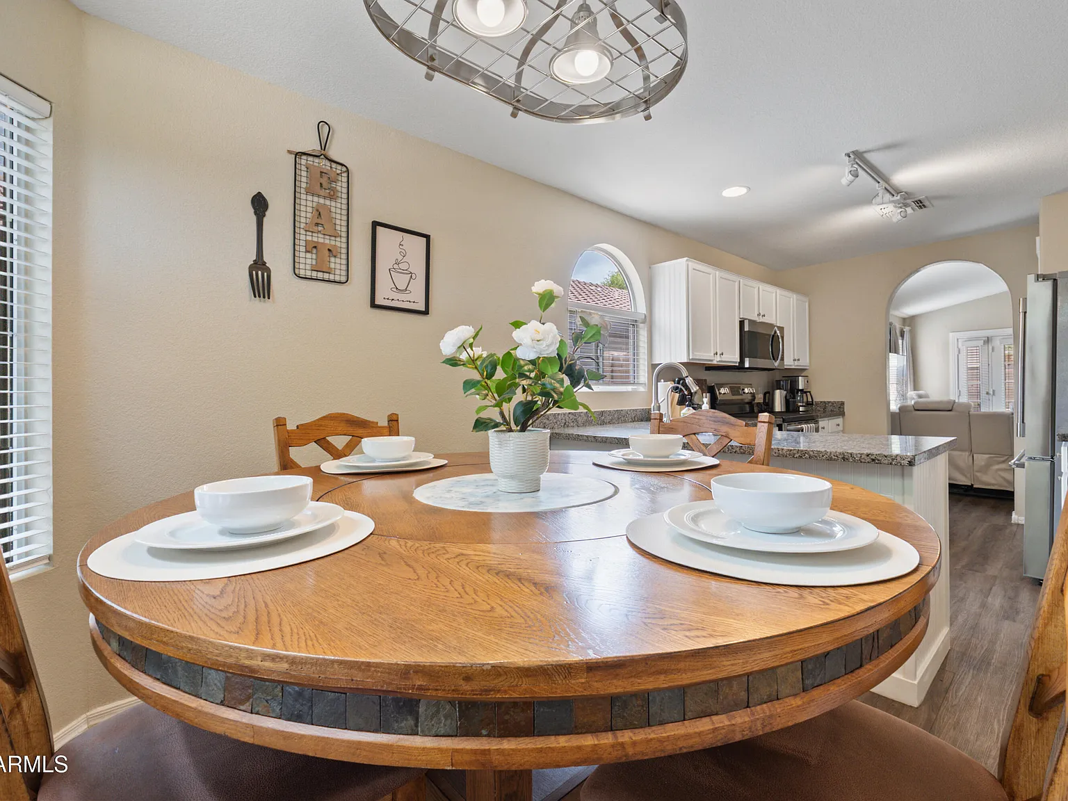3 bed, 2.0 bath, 1433 sqft, $2,350 — Photo 4