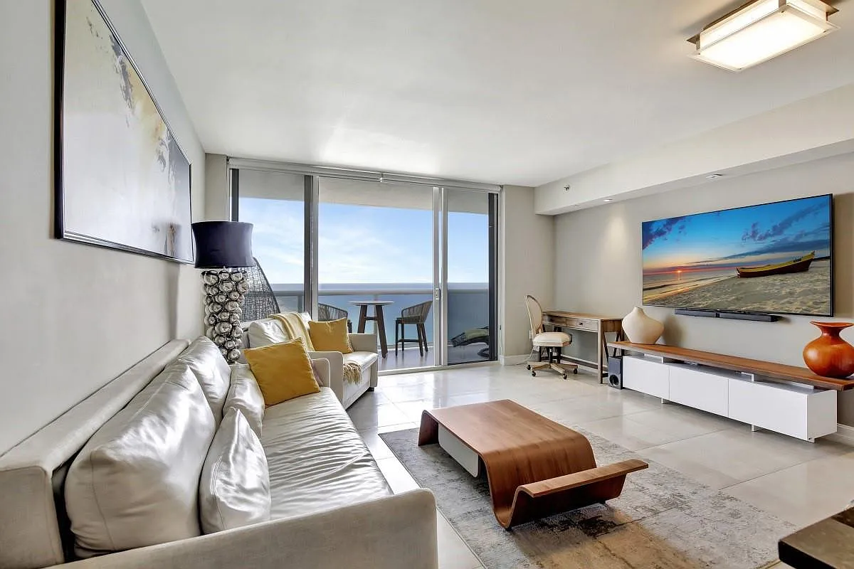 1 bed, 1.0 bath, 844 sqft, $4,800 — Photo 3