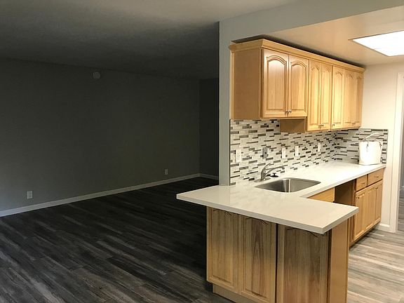 3rd image of 151 Buckingham Dr Unit 285