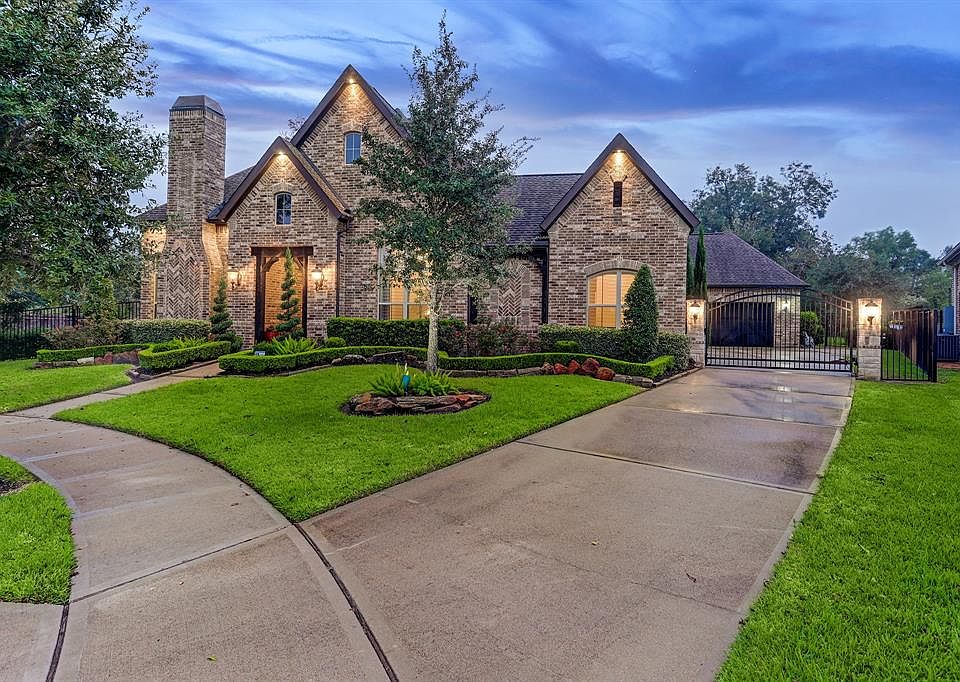 1st image of 48 Heights Creek Dr