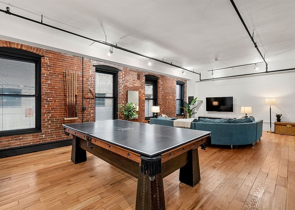 1st image of 19 Stanhope St APT 1C