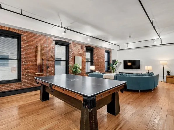 19 Stanhope St APT 1C, Boston, MA 02116