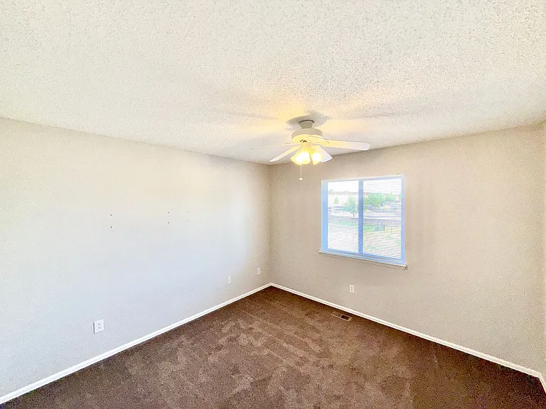 4899 Saddle Ridge Dr — Photo 17