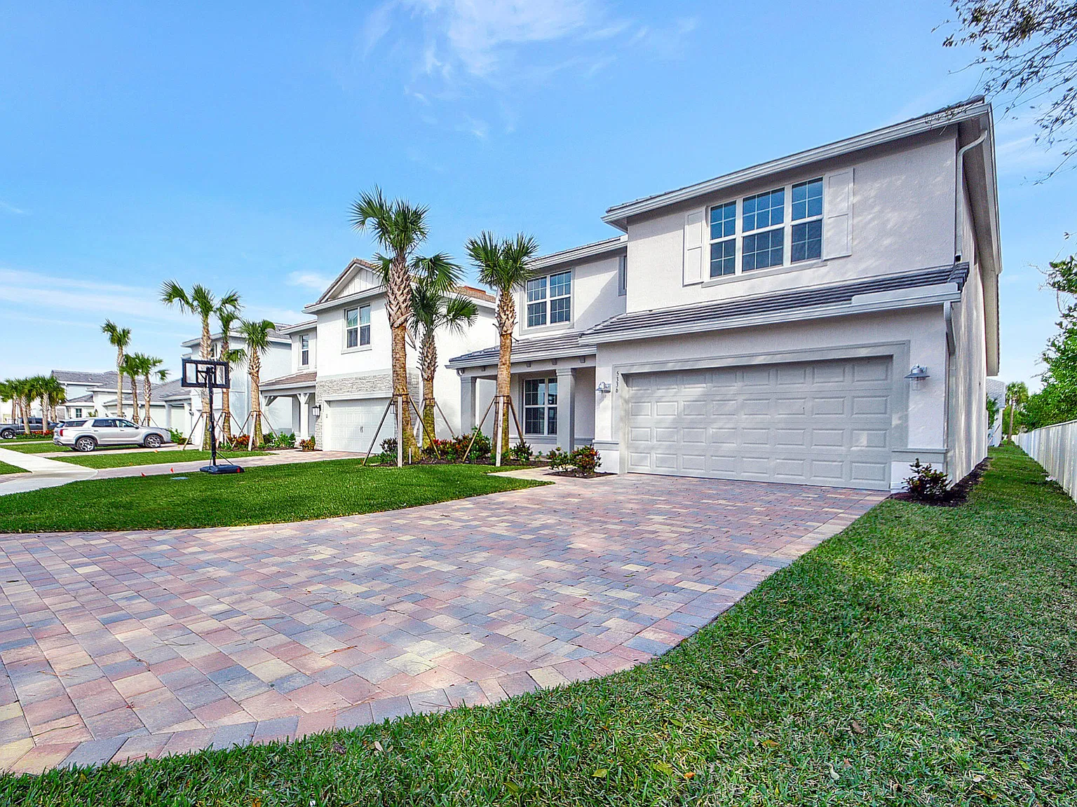 5 bed, 4.0 bath, 2930 sqft, $5,250 — Photo 2