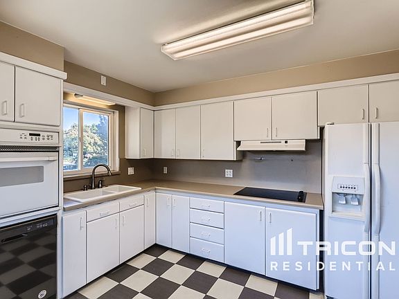 5th image of 456 E Joye St