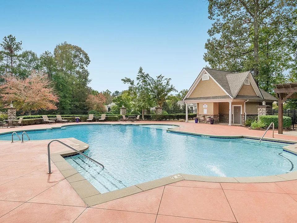 C203310_POOL_01