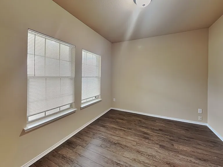 629 Saddleway Dr — Photo 17