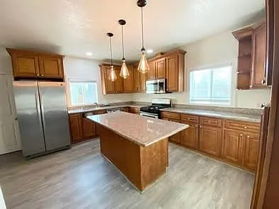 6 bed, 3.5 bath, $1,100 — Photo 2