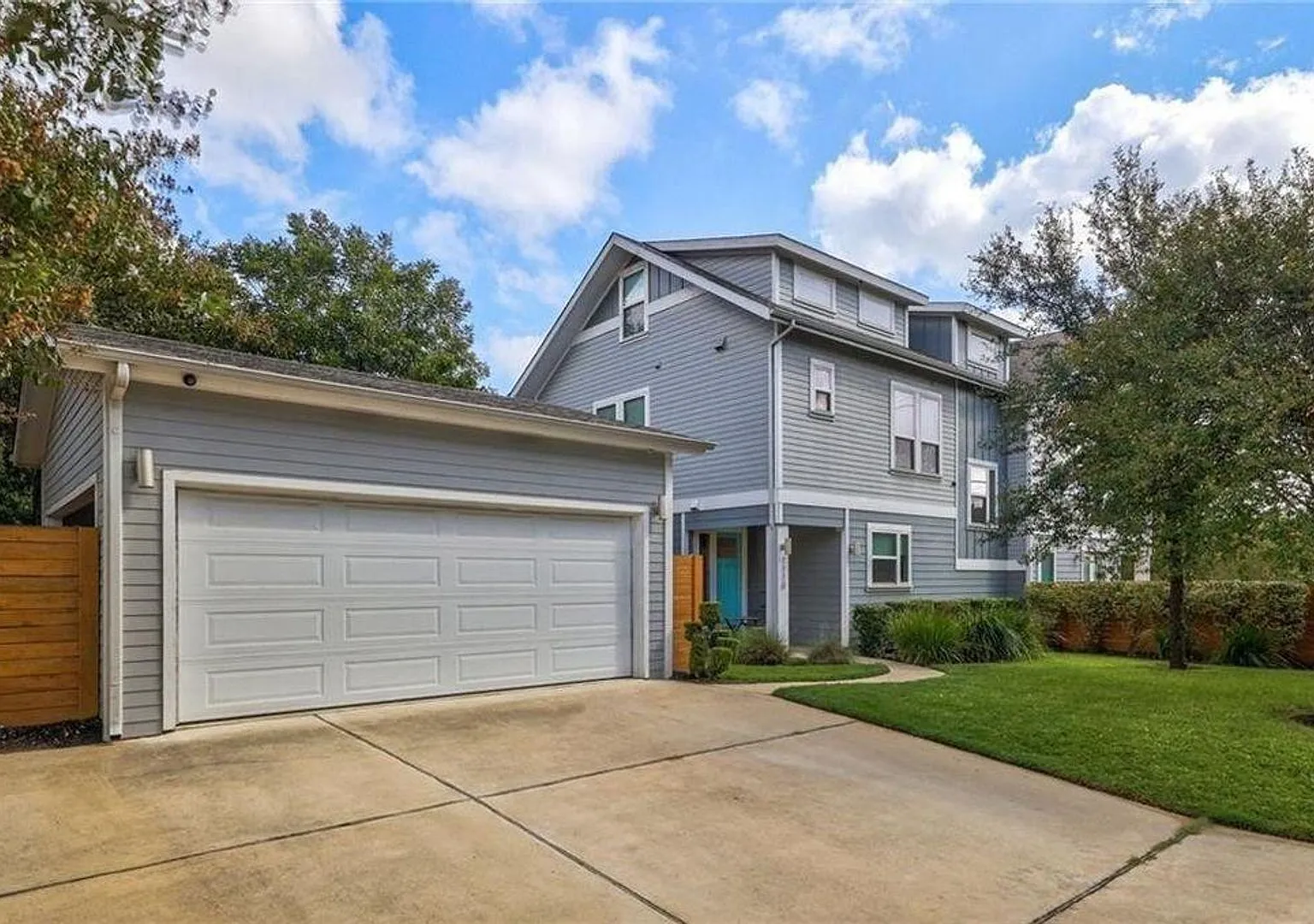 1110 Concordia Ave — Photo 2