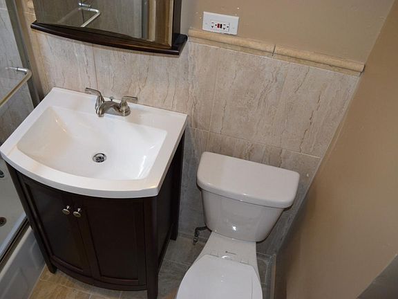 4th image of 14 Jefferson Ave APT 2