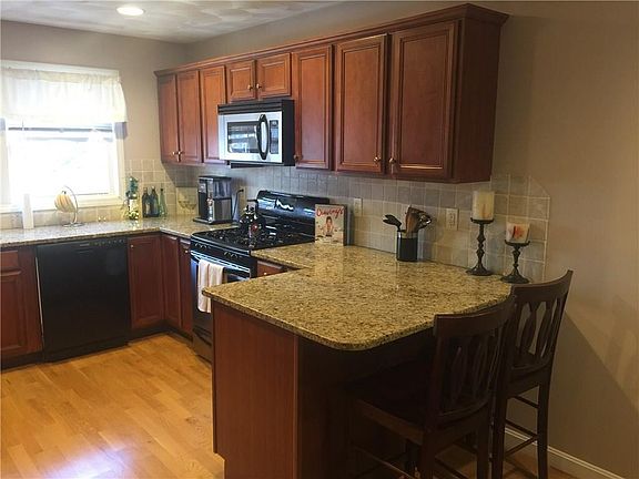 5th image of 881 Greenwich Ave #7