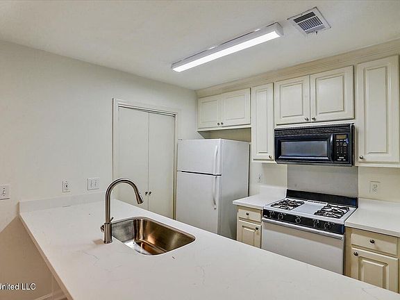 4th image of 102 Caribbean Villas Dr #109A
