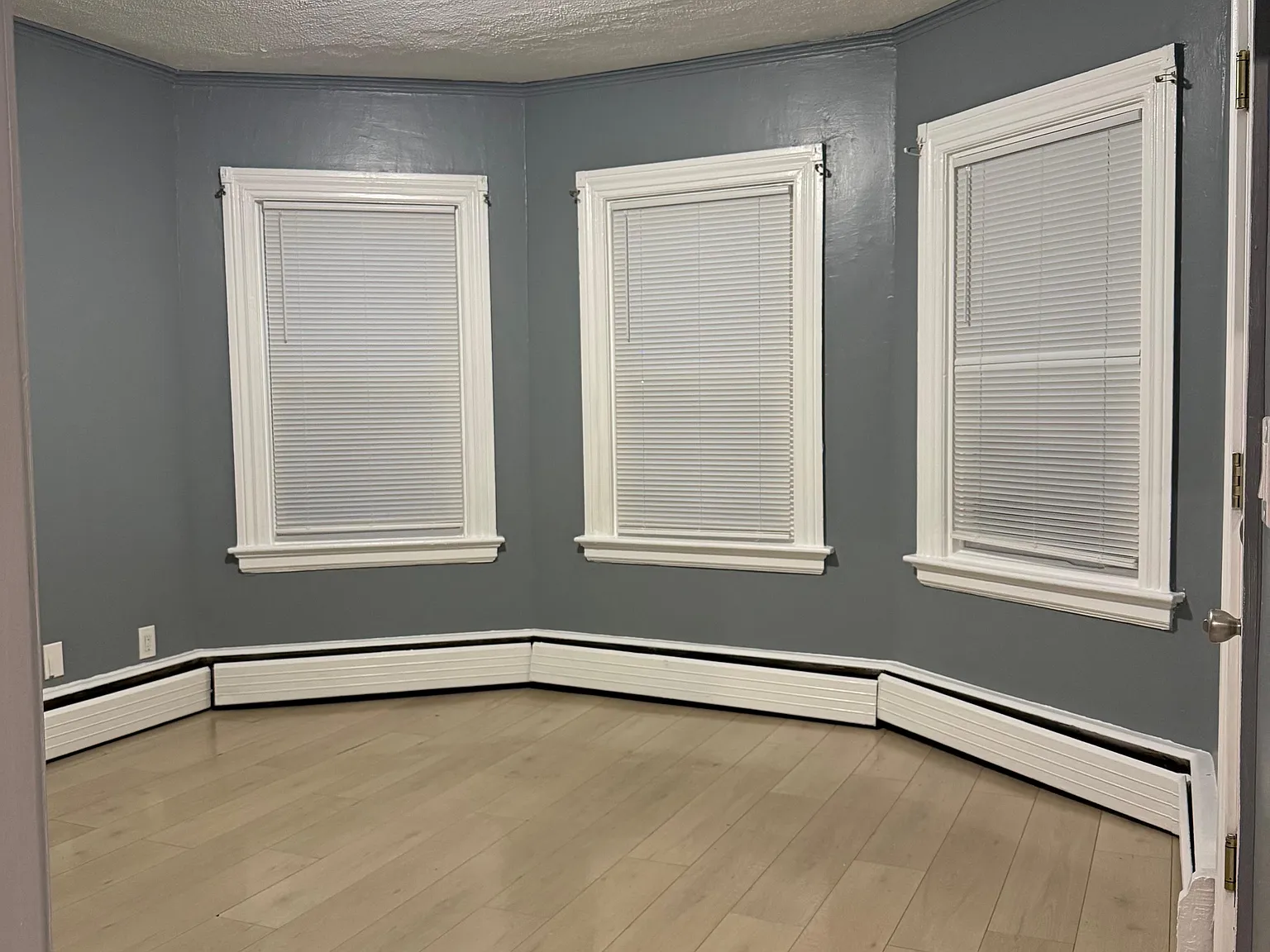 3 bed, 1140 sqft, $2,180 — Photo 1