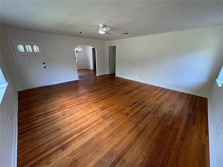 713 Iris Ave — Photo 5