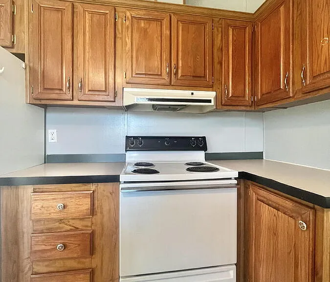 223 Bradford Ln — Photo 23