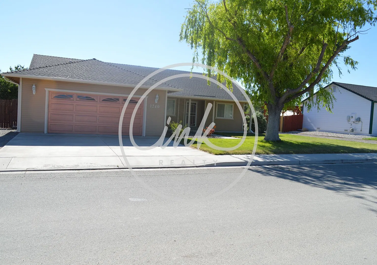 3 Bed / 2 Bath / 1 Office - Beautiful updated home on quiet street for rent — Photo 1