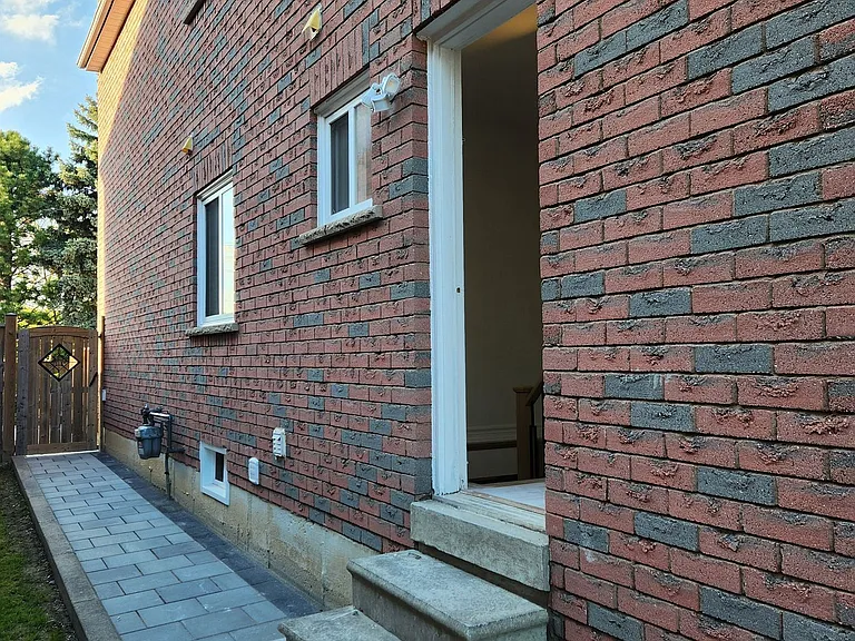 36 Soho Cres #BASEMENT — Photo 7