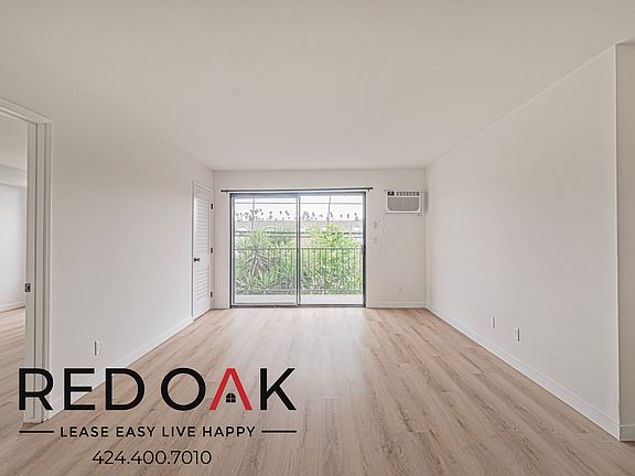 5th image of 134 3/4 N Mariposa Ave #207