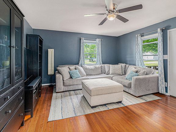 3rd image of 1049 Darwood Ave
