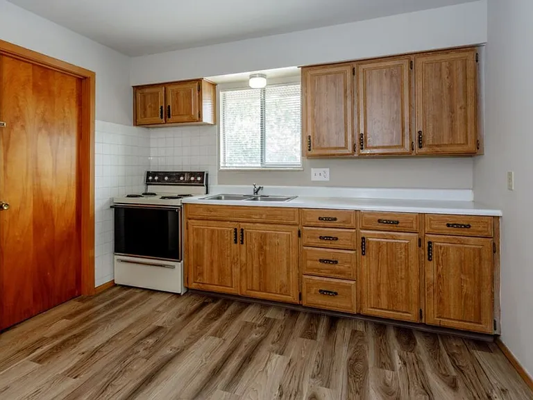 7670 N Euclid Ave — Photo 5