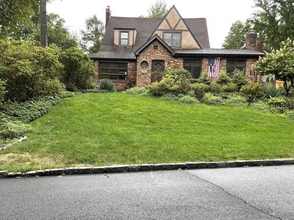 36 Elliott Rd, Harrington Park, NJ 07640