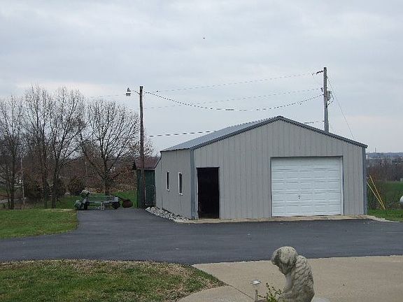 Detached Garage