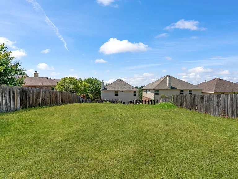 807 Midway Crst — Photo 30
