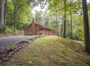 22 Woodland Hills Dr, Whittier, NC 28789