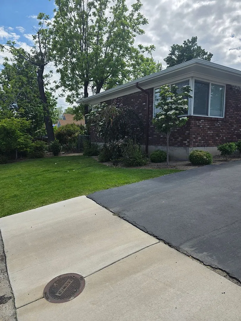 Newly Updated 2 bedroom unit — Photo 2