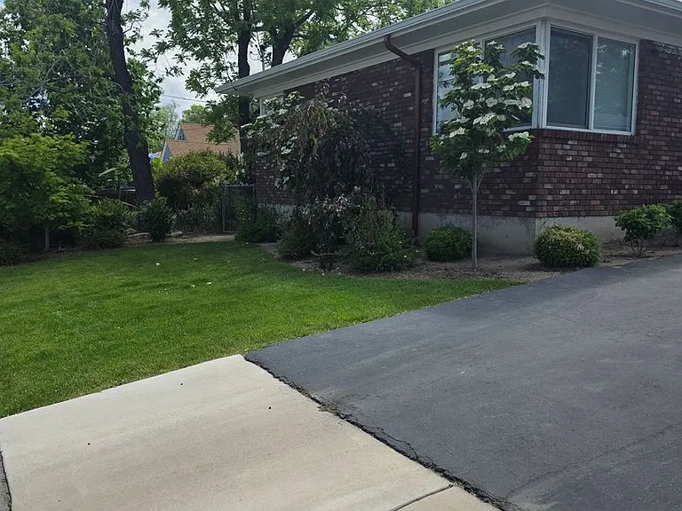 1227 S Arlington Ave — Photo 2