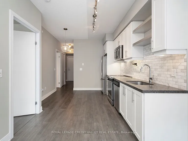 525 Adelaide St W #1732 — Photo 10