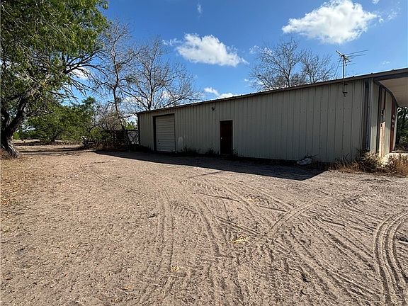 5th image of 369 Edith Dr
