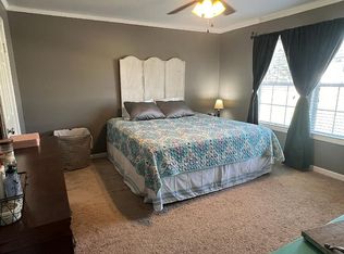 1702 Honeycutt Rd, Clinton, NC 28328