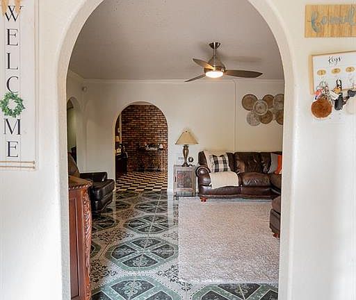 3rd image of 3251 Fairview Ave