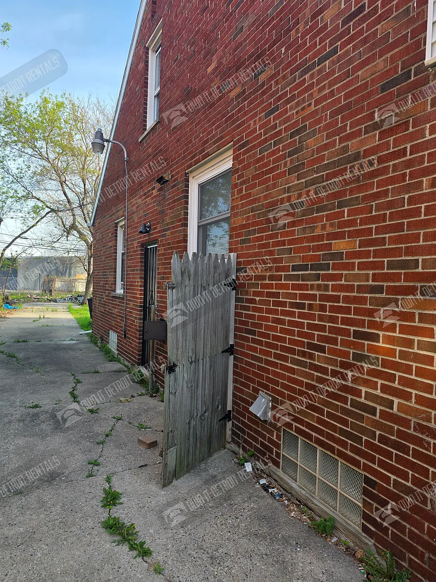 Building Photo - 11781 Kilbourne St
