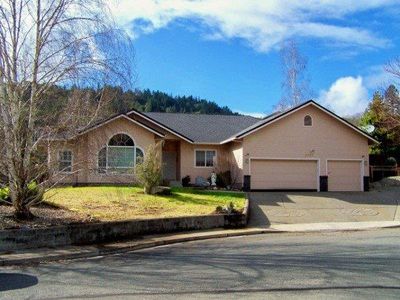 2034 NW Sarum Cir, Grants Pass, OR, 97526